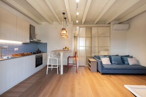 TV - Lavender Suite Bath Cavallone Directly on the beach, with TENT INCLUDED (Lido di Camaiore)