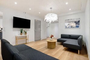 TV - Santalux City Suite By Lapland Host (Rovaniemi)