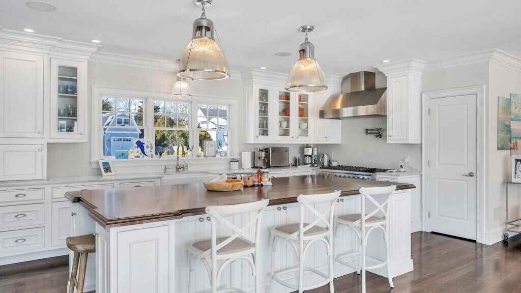 Microwave, oven, stovetop, coffee/tea maker