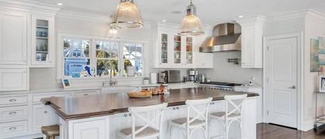 Microwave, oven, stovetop, coffee/tea maker