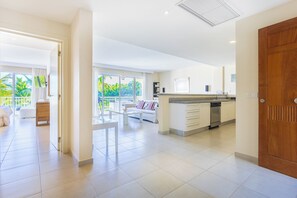 Appartement, uitzicht op golfbaan | Woonruimte