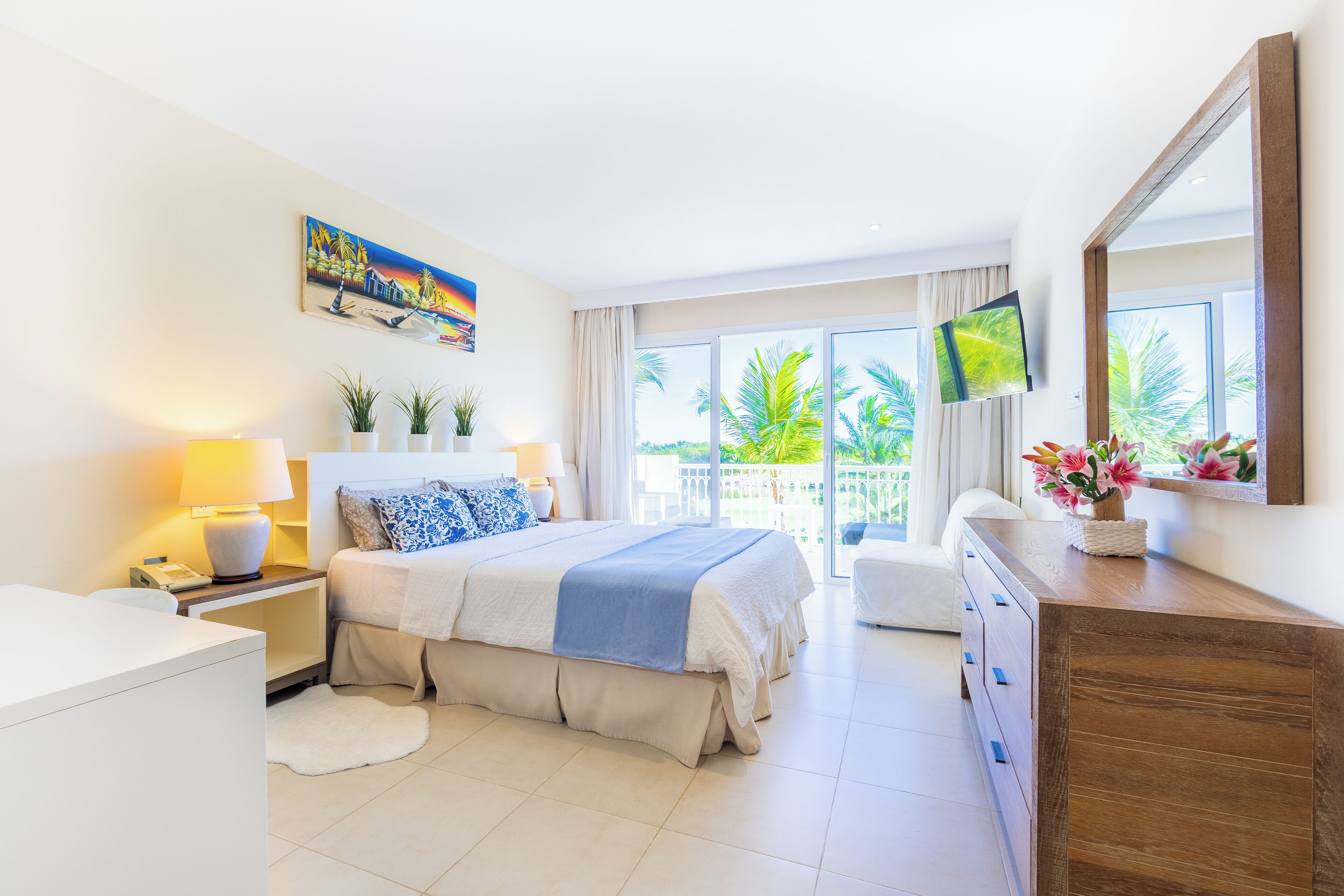 Condo, vista para o campo de golfe | Ferros/tábuas de passar roupa, Wi-Fi de cortesia