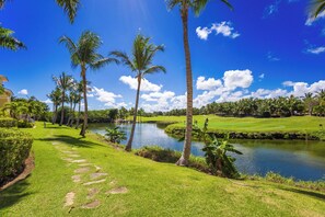 Condo, vista para o campo de golfe | Vista para o lago