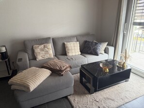 Smart TV, video library, stereo