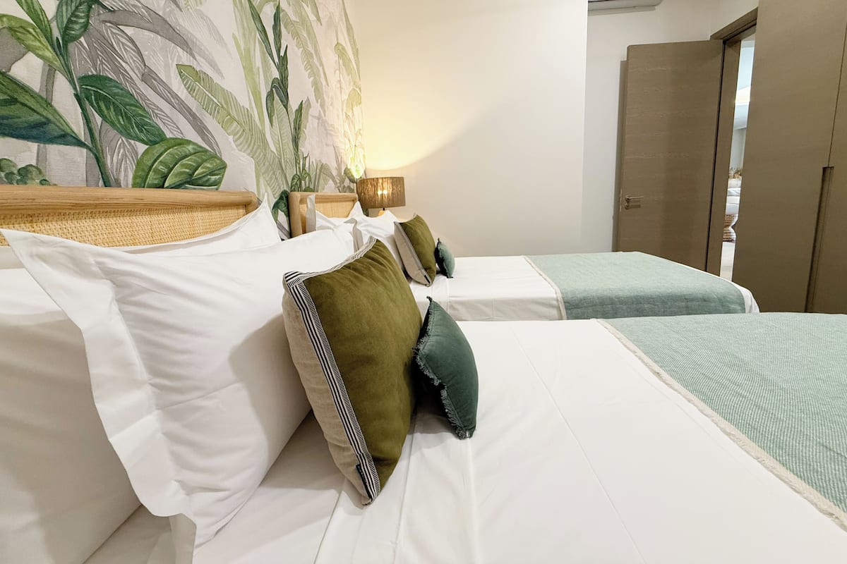 Free WiFi, bed sheets