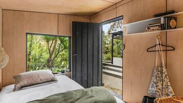 3 bedrooms, desk, free WiFi, bed sheets