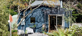 Stylish Coastal Retreat -near Dunedin city.