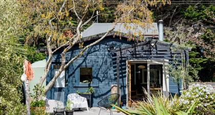 Stylish Coastal Retreat -near Dunedin city.