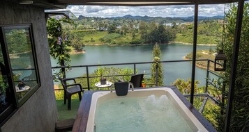 Bañera de hidromasaje privada