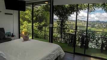 Habitación doble Deluxe, balcón, vista parcial al lago | Vista desde la habitación