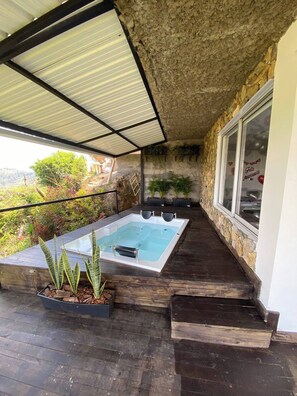 Private spa tub - Rocks Glamping (El Peñol)