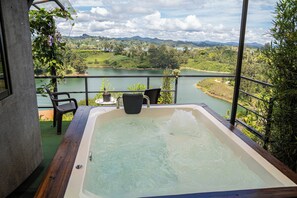 Private spa tub - Rocks Glamping (El Peñol)