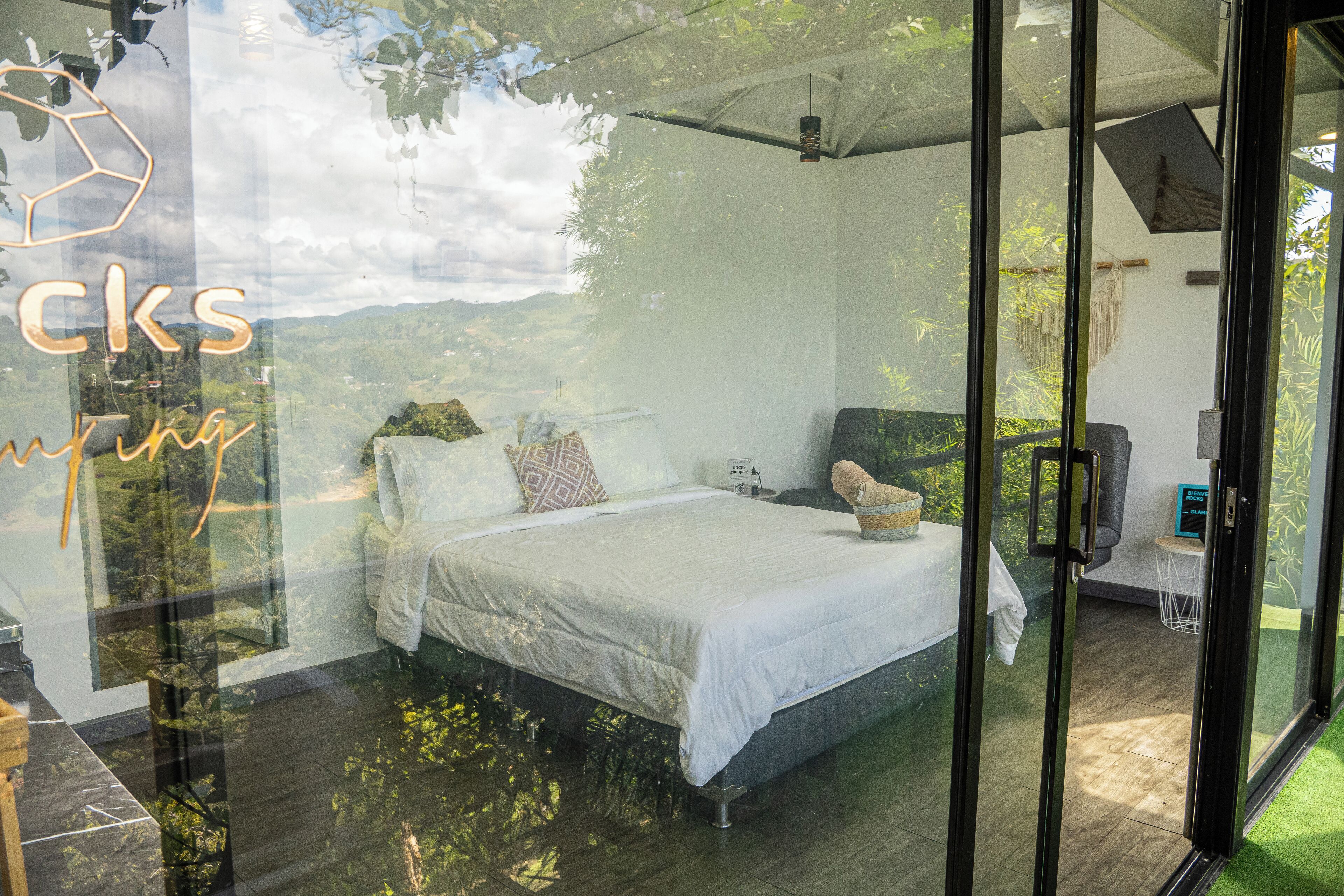 Deluxe Double Room, Balcony, Partial Lake View | Premium bedding, laptop workspace, free WiFi, bed sheets