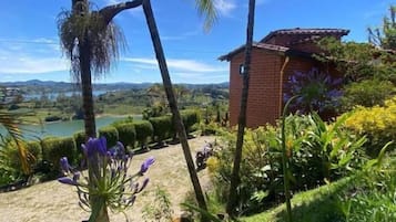 Familienhaus, Balkon, Gartenblick | Unterkunftsgelände