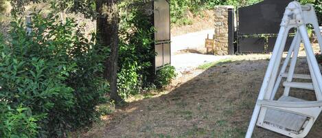 Maison, vue jardin | Enceinte de lâhĂ©bergement