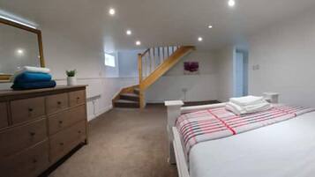 Bügeleisen/Bügelbrett, WLAN, Bettwäsche