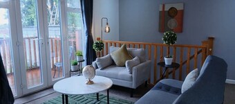 Modern accommodation perfect for couples, families, professionals, & solo guests