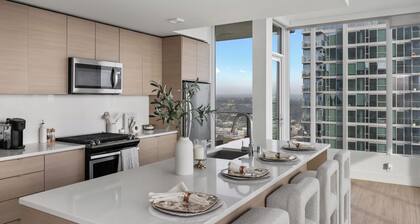 2-bedroom condo in brilliant San Diego with AC and fitness room