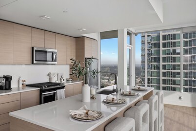 2-bedroom condo in brilliant San Diego with AC and fitness room