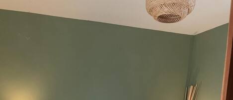 Tabla de planchar con plancha y wifi