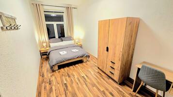 BĂŒgeleisen/BĂŒgelbrett, WLAN, BettwĂ€sche