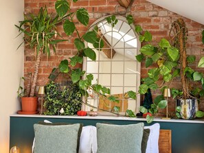 Image 2 - Pets- Garden- Bbq- Parking- Fireplace- Sleeps 6 (Llanrwst)