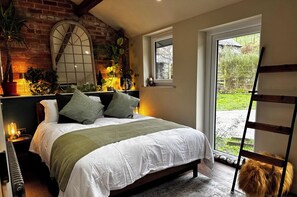 2 bedrooms, iron/ironing board, WiFi, bed sheets - Pets- Garden- Bbq- Parking- Fireplace- Sleeps 6 (Llanrwst)