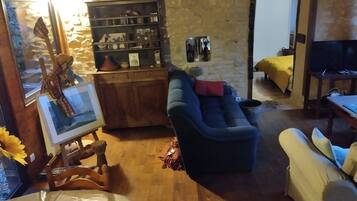 Télévision, lecteur de DVD, livres, médiathÚque