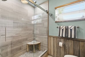 Shower, hair dryer, towels - 🛥️Riverfront Home | Golf Cart | River Toys | Tiki Bar | Hooked on the River🛥️ (Edgewater)