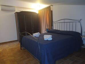 WiFi, bed sheets - Sea Terrace Resort (CEFALU)