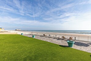 Property grounds - ☀️Oceanfront | Direct Beach Access | Two Pools | Daytona Inn Beach Resort 409☀️ (Daytona Beach)