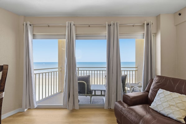 Living area - ☀️Oceanfront | Direct Beach Access | Two Pools | Daytona Inn Beach Resort 409☀️ (Daytona Beach)