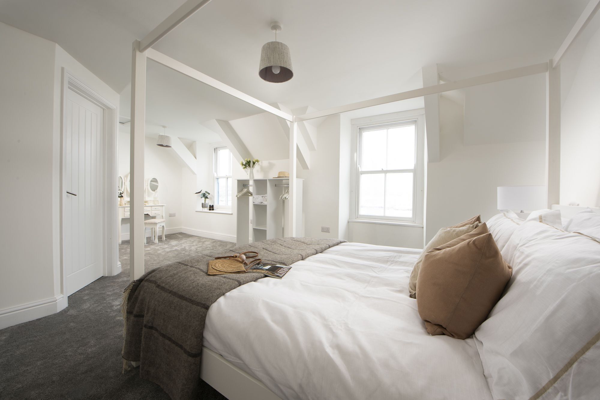 3 slaapkamers, een strijkplank/strijkijzer, internet, beddengoed