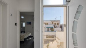 A room with a bed, a desk, and a window. - Il Comandante (Torre San Giovanni)