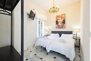 5 bedrooms, iron/ironing board, free WiFi, bed sheets - Luxury 12p Villa: Private Pool & 5 Bathrooms | 150m to Beach & La Cala (Las Lagunas de Mijas)