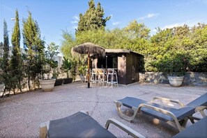 Outdoor dining - Luxury 12p Villa: Private Pool & 5 Bathrooms | 150m to Beach & La Cala (Las Lagunas de Mijas)