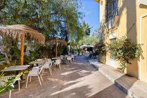 Outdoor dining - Vrbo Property (Las Lagunas de Mijas)
