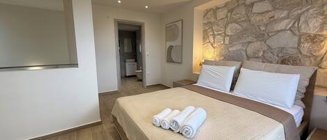 Villa superior, balcón, vistas al mar | Cortinas opacas y sistema de insonorización