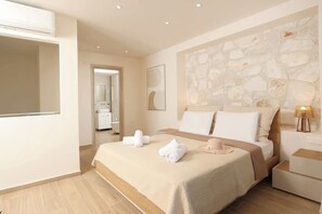 Superior-Villa, Balkon, Meerblick | Verdunkelungsvorhänge, schallisolierte Zimmer, Bügeleisen/Bügelbrett