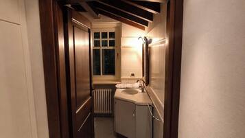 Deluxe Loft, Garden View | Interior