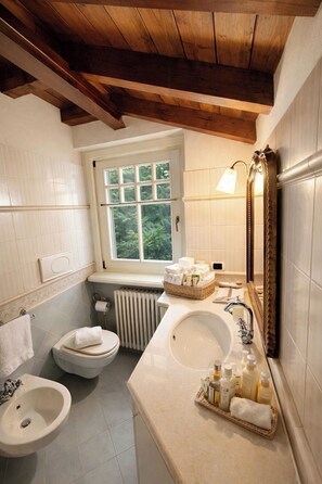 Deluxe Loft, Garden View | Bathroom - Atelier Monte Bago (Medesano)