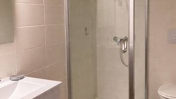 Toallas y papel higiénico