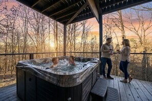 Outdoor spa tub - New! Private Heated Pool, Hot Tub, Game Room, Fire Pit & Bunk Room - Near Trails (Broken Bow)