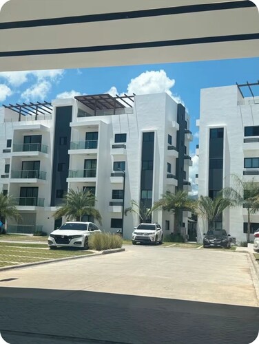 Verde Breeze 3 Bedroom Penthouse w Outdoor Terrace & Balcony.Comfortable & quite