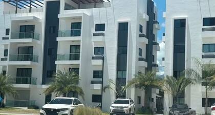 Verde Breeze 3 Bedroom Penthouse w Outdoor Terrace & Balcony.Comfortable & quite