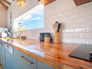 Fridge, microwave, oven, stovetop - Villa Cotoon Lodge 1, peaceful villa with no overlooking neighbors (Saint-François)