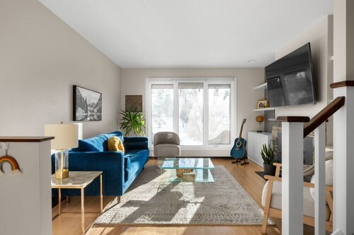 Bright & Welcoming Mount Pleasant Home, near DT