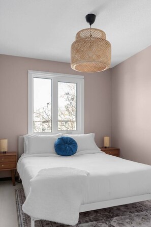 4 soverom, skrivebord, reiseseng for barn og wi-fi