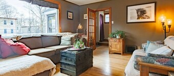 Rustic Charm: Vintage Farm Retreat in Dartmouth