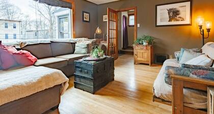 Rustic Charm: Vintage Farm Retreat in Dartmouth